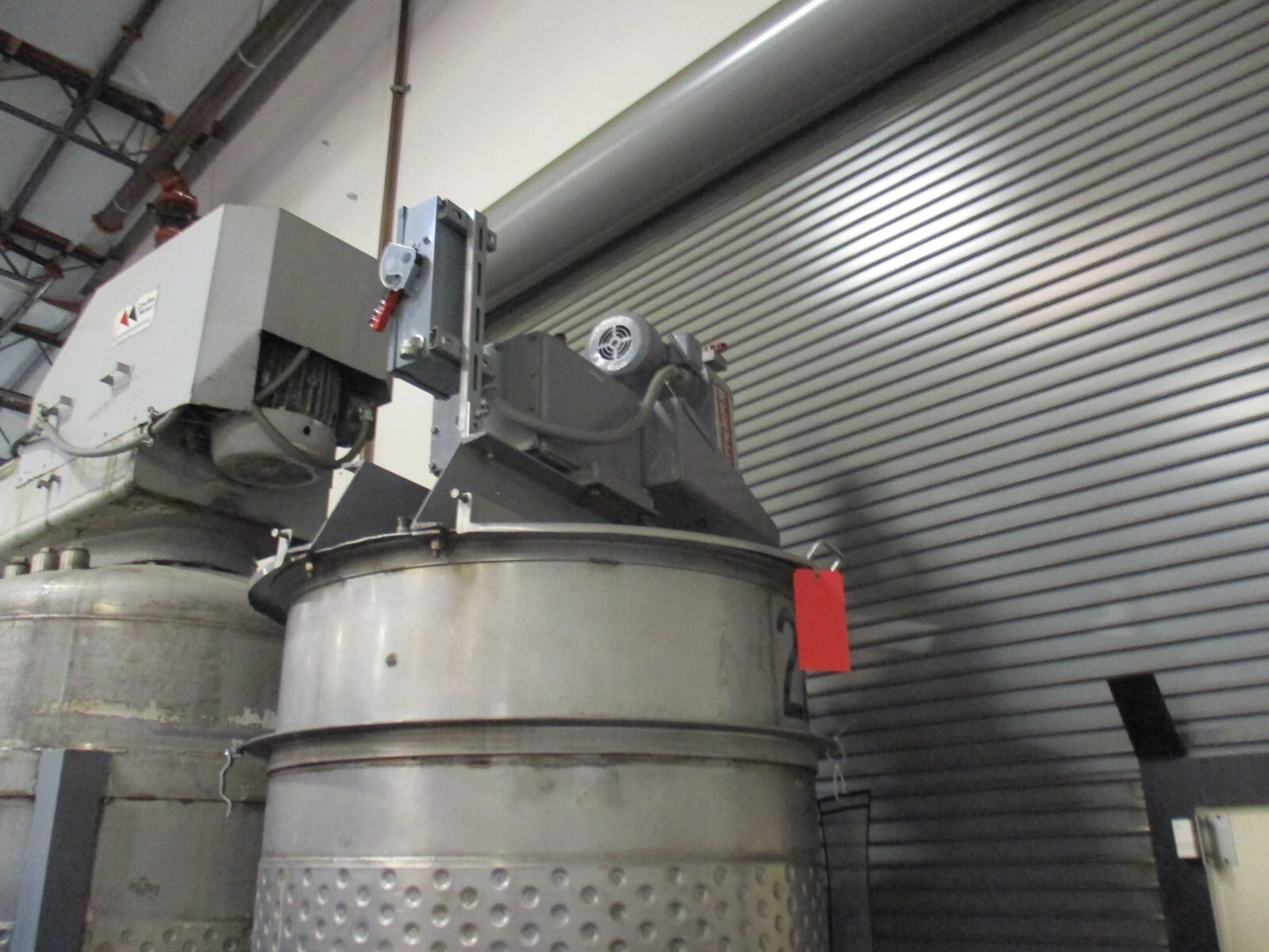 700 gallon Jacketed Stainless Tank with mixer - Image 2