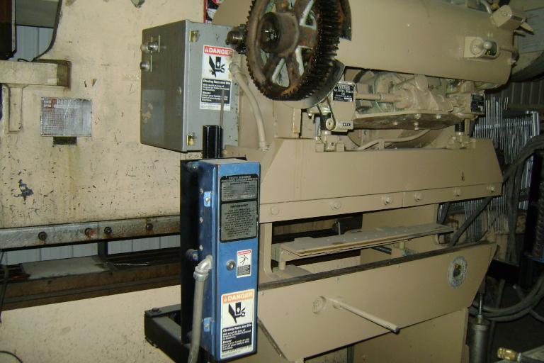 15 Ton, Verson #1648, brake press, 4' overall, mechanical, serial #10523, #76943 - Image 3