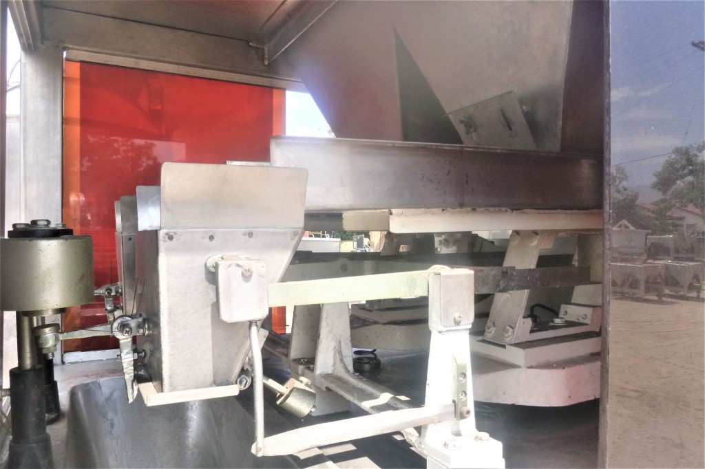 2-Lane Net Weigh Scale, 15" x 15" x 14" infeed hoppers, (2) 19" x 5.5" x 1" feeder pans, 5.5" x 4" x 4.5" - Image 3