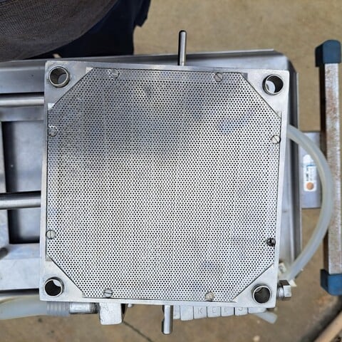 7-5/8" Schenk, Plate & Frame Pad Filter, (4) 7-5/8" thick perforated plates, 1/2" diameter Inlet/outlet - Image 6