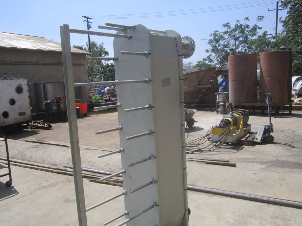 500 sq.ft., Polaris, S64G129, plate type heat exchanger, (64) 15" x 76" S/S plates, 150 psi @ 280°F - Image 4