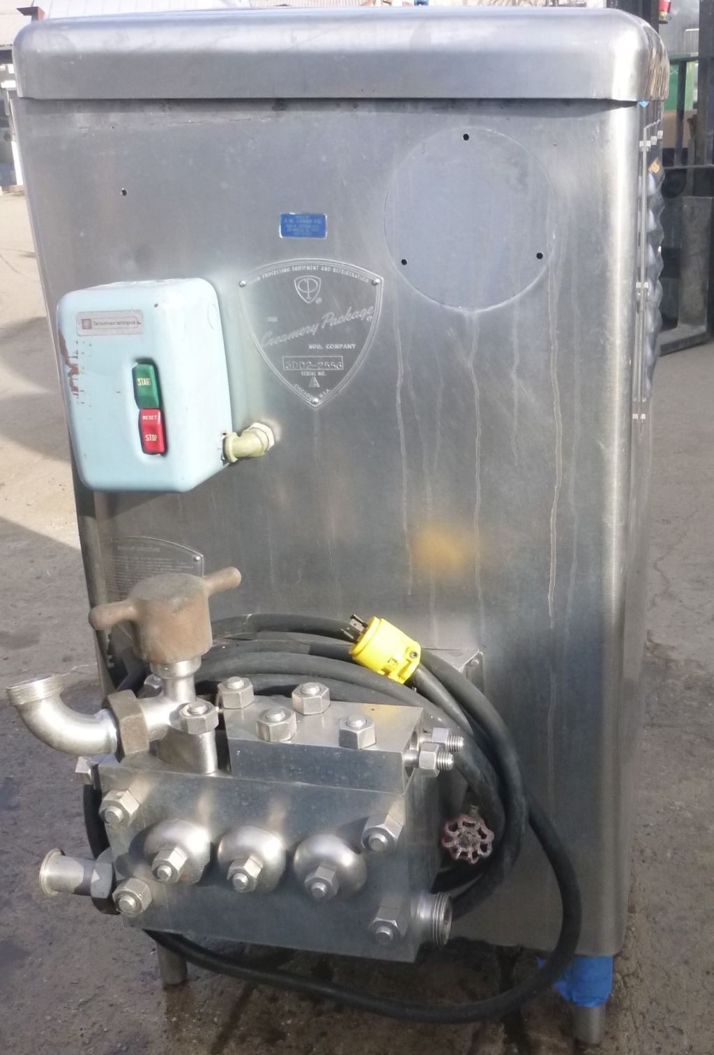 Crepaco #3DD2, 3-Piston Homogenizer, (3) 2-1/4" diameter Plungers, 1.5" diameter Inlet/outlet, 7.5 HP - Image 1