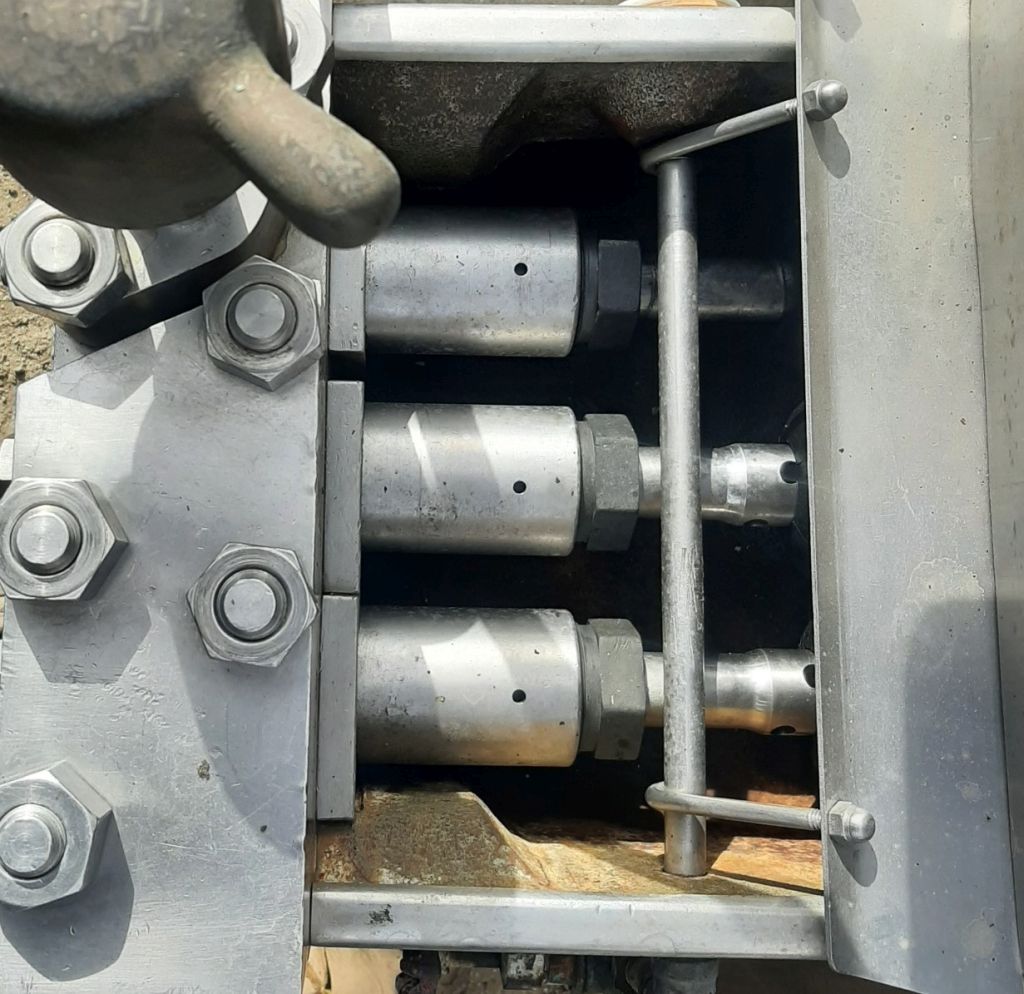 Crepaco #3DD2, 3-Piston Homogenizer, (3) 2-1/4" diameter Plungers, 1.5" diameter Inlet/outlet, 7.5 HP - Image 4