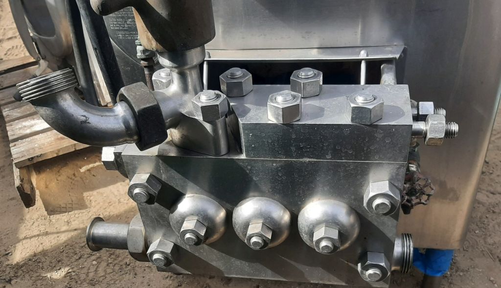Crepaco #3DD2, 3-Piston Homogenizer, (3) 2-1/4" diameter Plungers, 1.5" diameter Inlet/outlet, 7.5 HP - Image 6