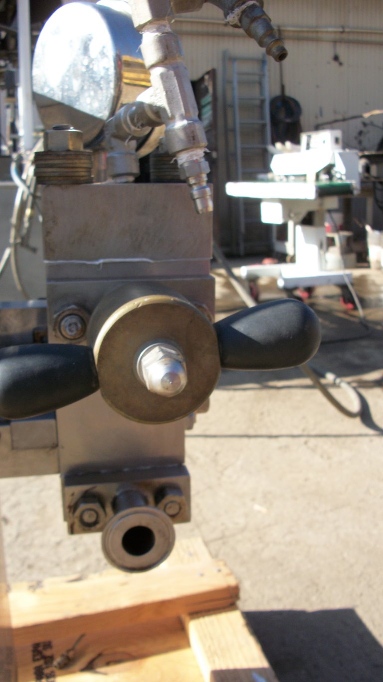 Single Stage Homogenizer, (2) 3/4" diameter Plungers, 5000 psi, 3 HP, 1160 RPM, 230/460 V - Image 4