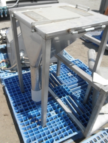 5 cu.ft. Hopper, Stainless Steel, 24" width x 24" L x 14" deep, 12" long discharge pipe w/4" diameter Outlet - Image 2