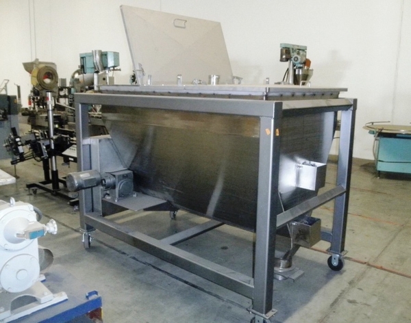 50 cu.ft. Hopper w/paddle agitation & discharge auger, Stainless Steel, 72" L x 46" width x 12" straight - Image 8
