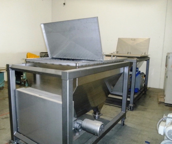 50 cu.ft. Hopper w/paddle agitation & discharge auger, Stainless Steel, 72" L x 46" width x 12" straight - Image 10