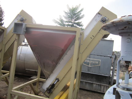 25 cu.ft. Han-Tek, Hopper, 54" x 54" hopper, pyramid bottom, 20" side incline cleated conveyor, 74" H - Image 4