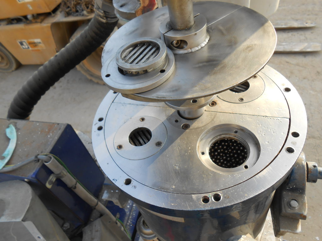 Union Process #Q2, Attritor Mill, 9" diameter x 10.5" deep jacketed mixing can, 2" side bottom outlet, 10 - Image 4