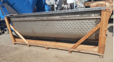 550 gallon Rectangular Stainless Steel Tank, Jkt, 126" long x 28" wide x 20" deep - Image 1