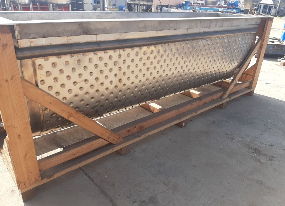 550 gallon Rectangular Stainless Steel Tank, Jkt, 126" long x 28" wide x 20" deep - Image 2