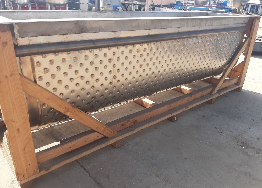 550 gallon Rectangular Stainless Steel Tank, Jkt, 126" long x 28" wide x 20" deep - Image 4