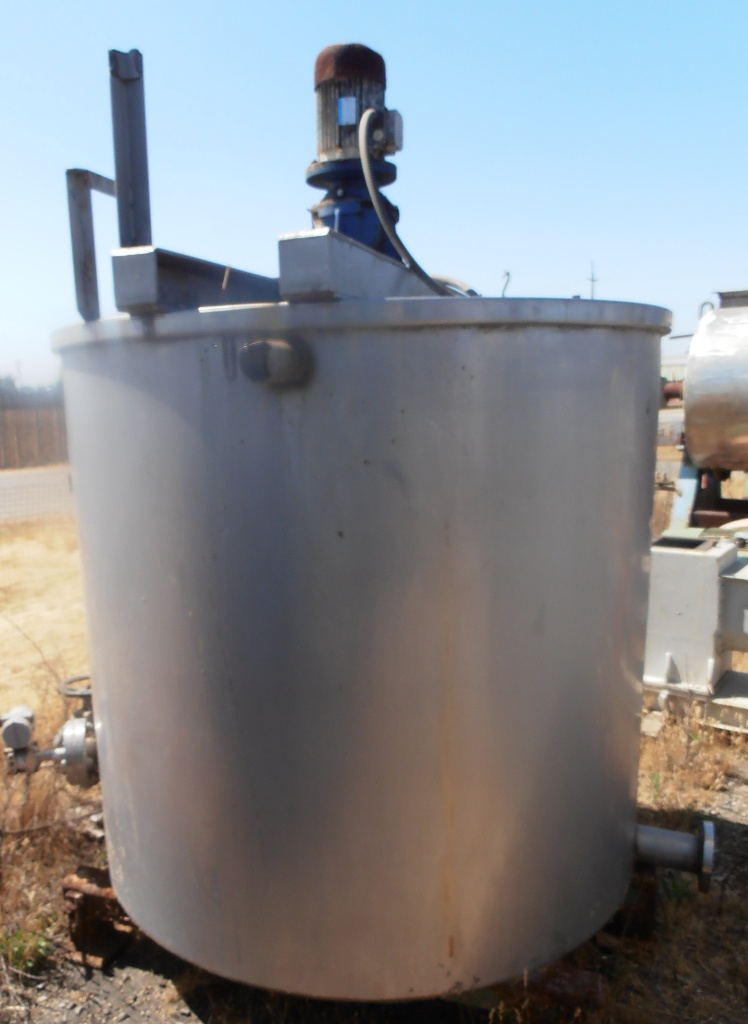 750 gallon Stainless Steel Tank, Agit, 3 HP, 5-1/2' diameter x 4'10" straight side (4 available) - Image 1