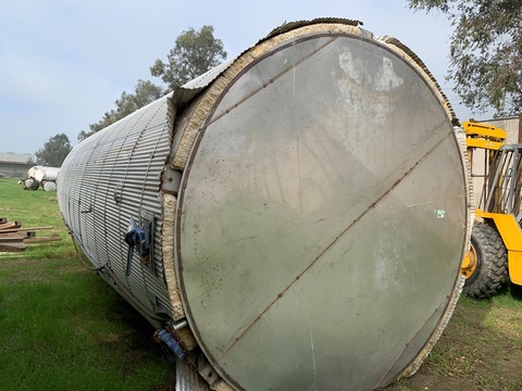 11500 gallon Stainless Steel Insulated Storage Tank, 9' diameter x 25' high - Image 3