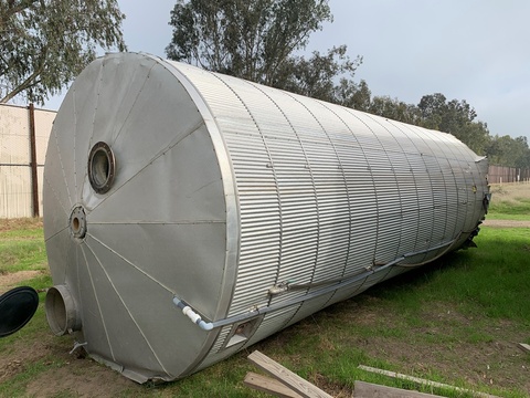 11500 gallon Stainless Steel Insulated Storage Tank, 9' diameter x 25' high - Image 4