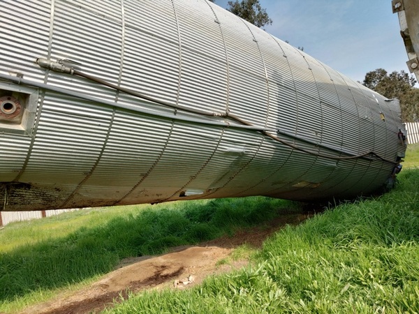 11500 gallon Stainless Steel Insulated Storage Tank, 9' diameter x 25' high - Image 8