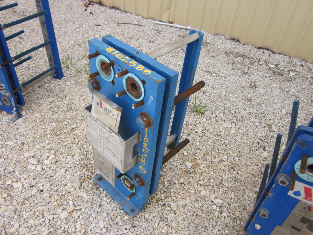 13 sq.ft., APV, plate heat exchanger, 145 psi, 300°F, 316 Stainless Steel plate, 1994 - Image 3