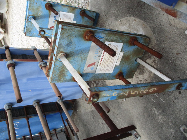 13 sq.ft., APV, plate heat exchanger, 145 psi, 300°F, 316 Stainless Steel plate, 1994 - Image 6