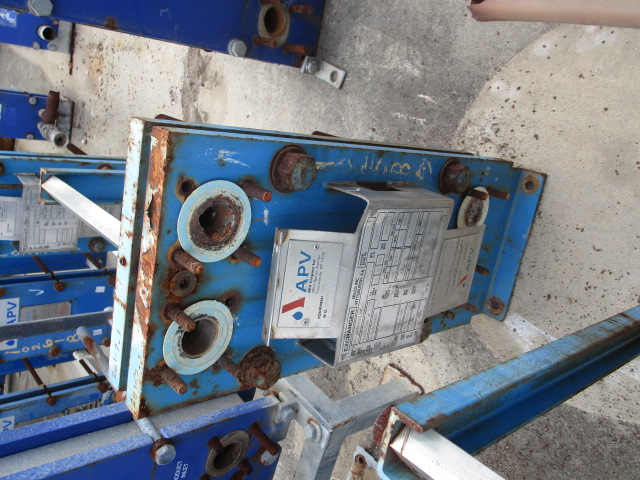 13 sq.ft., APV, plate heat exchanger, 145 psi, 300°F, 316 Stainless Steel plate, 1994 - Image 8