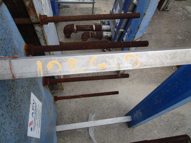 11 sq.ft., APV, plate exchanger, 140 psi, 300&deg;F, 316SS plates, 8" W x 22" L plates, 1998 - Image 4