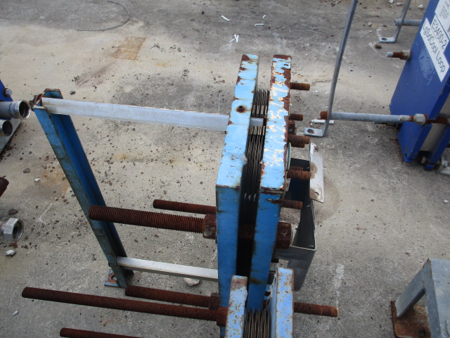 8 sq.ft., APV, 316SS plate exchanger, 145 psi, 300° F, 7 plates, 8" W x 22" L plates, 1994 - Image 5