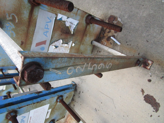 13 sq.ft., APV, plate heat exchanger, 145 psi, (11) plates, 8" W x 22" L plates, 300&deg;F, 1994 - Image 2