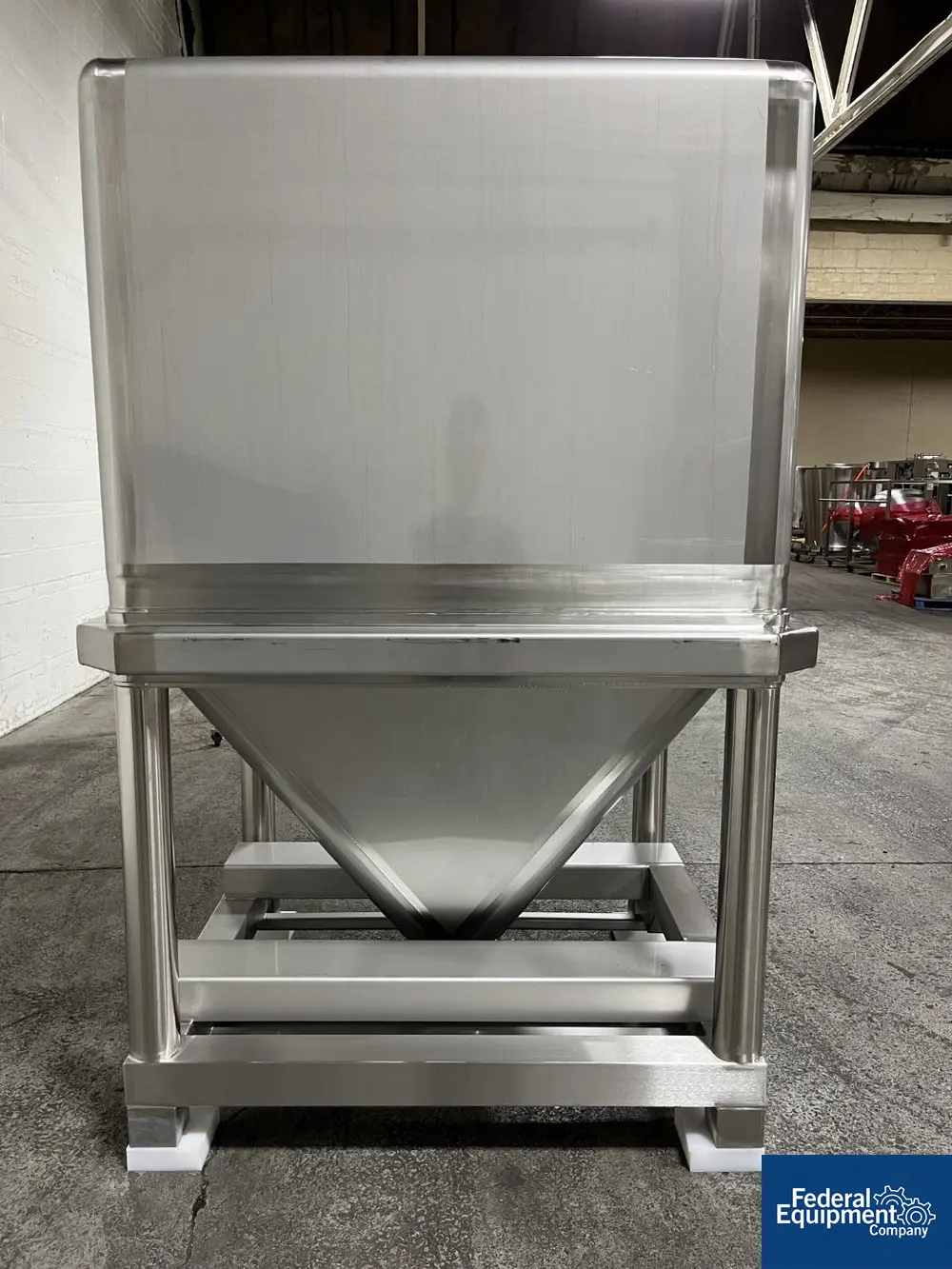 Tote Tank, Stainless Steel, 2000 Liter, with valve, cone bottom, fork access - Image 4