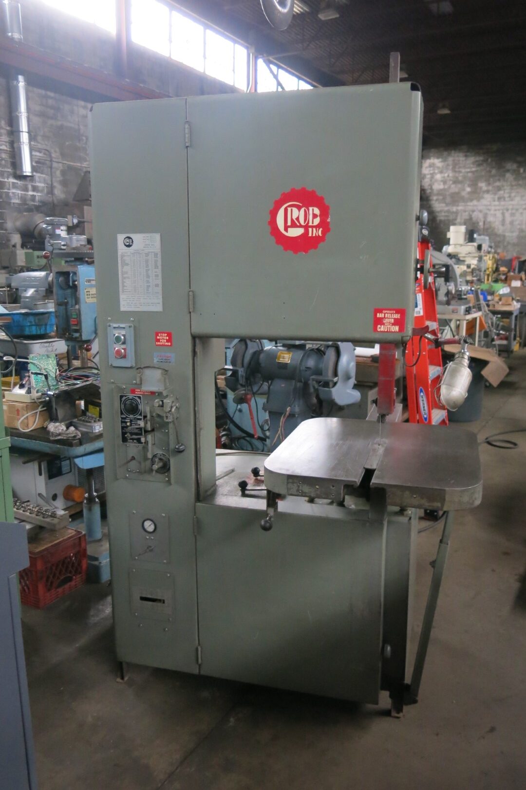 24" x 12" Grob #4V-24, vertical bandsaw - Image 1