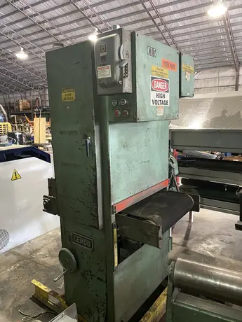 24" x 85" Cemco, Heavy Duty Belt Sander, powered conveyor, manual table height adjustment - Image 3