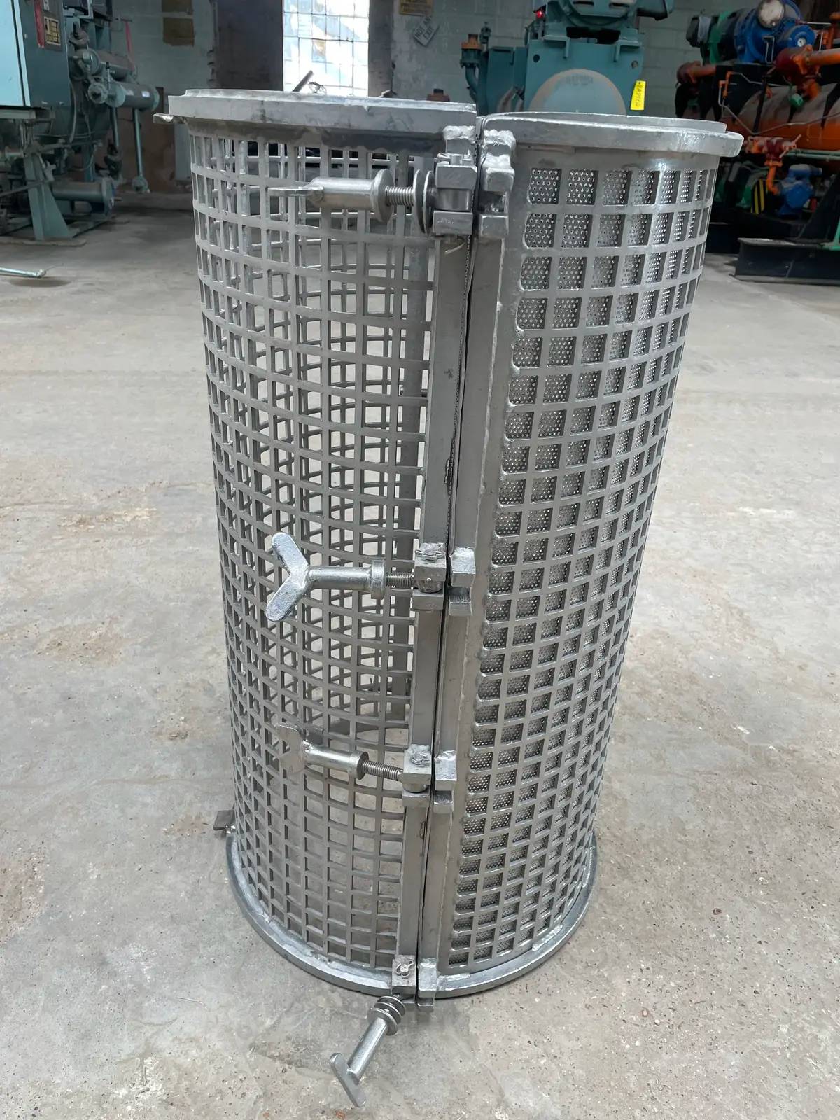FMC, Finisher Screen Cage, 65 lbs. - Image 10