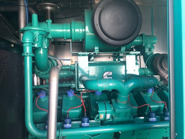500 KW Cummins #GFJC, standby Natural Gas, sound attenuated enclosure, 277/480 Volts, 200 hours, 2015, $215k - Image 6
