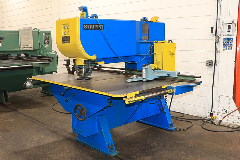 30 Ton, Strippit #Super-30/30, semi-auto single station punch press, 5/8" stroke, 30" throat, 3.5" hole - Image 2