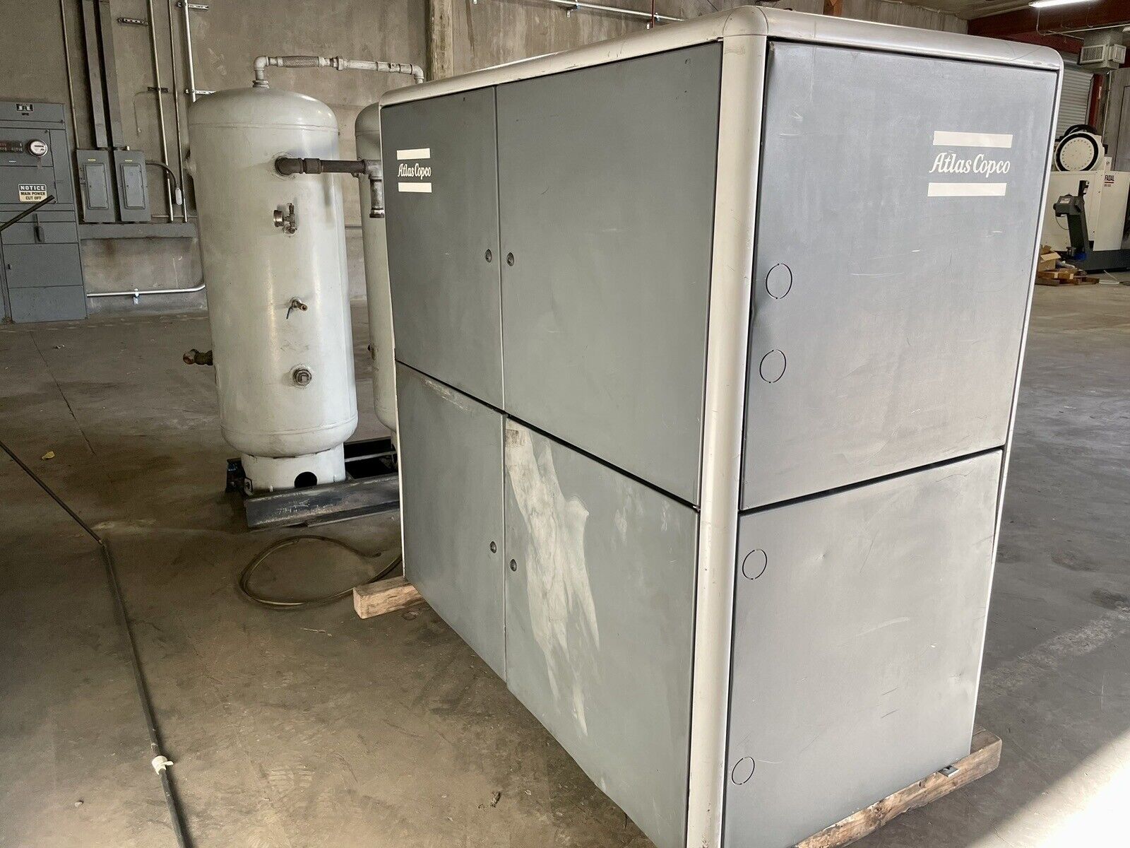 103 cfm, 132 psi, Atlas Copco #GA37, rotary screw air compressor, 50 HP, air storage tank - Image 4