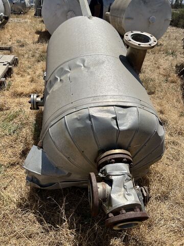 200 gallon Stainless Steel Tank, 30" diameter x 60" straight side, 3' H cone, 3" center bottom discharge, 4" - Image 4