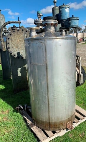 270 gallon Stainless Steel Tank, 3' diameter x 5' straight side, 18" diameter Flanged side bottom manway, 2" - Image 2