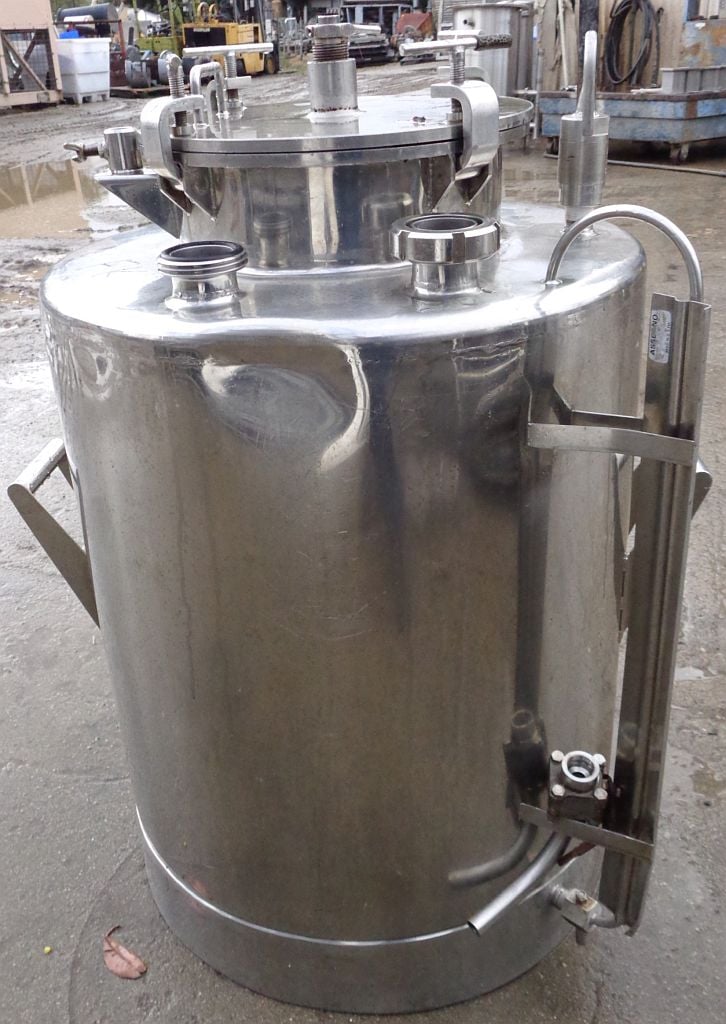 50 gallon Stainless Steel Tank, 23" diameter x 27" straight side, 12" diameter Manway, (3) 2" top inlets - Image 3