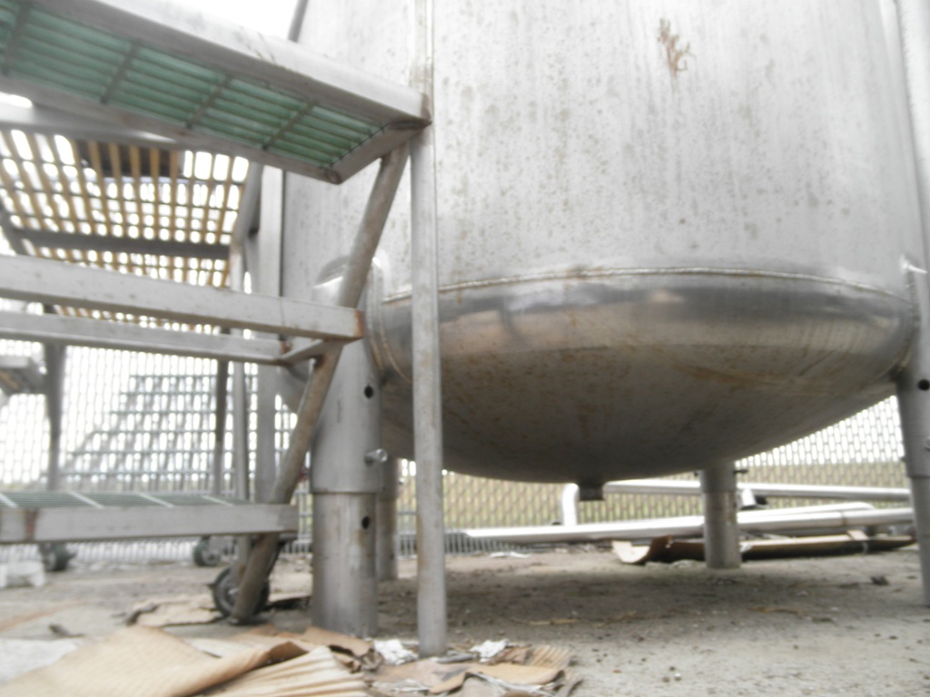 500 gallon Walker Hold, Stainless Steel Pressure Tank, 50" diameter x 50" straight side, 16" diameter Bolted - Image 9