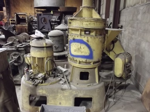 Raymond, 18" vertical hammermill, 20 HP, 3600 RPM - Image 1