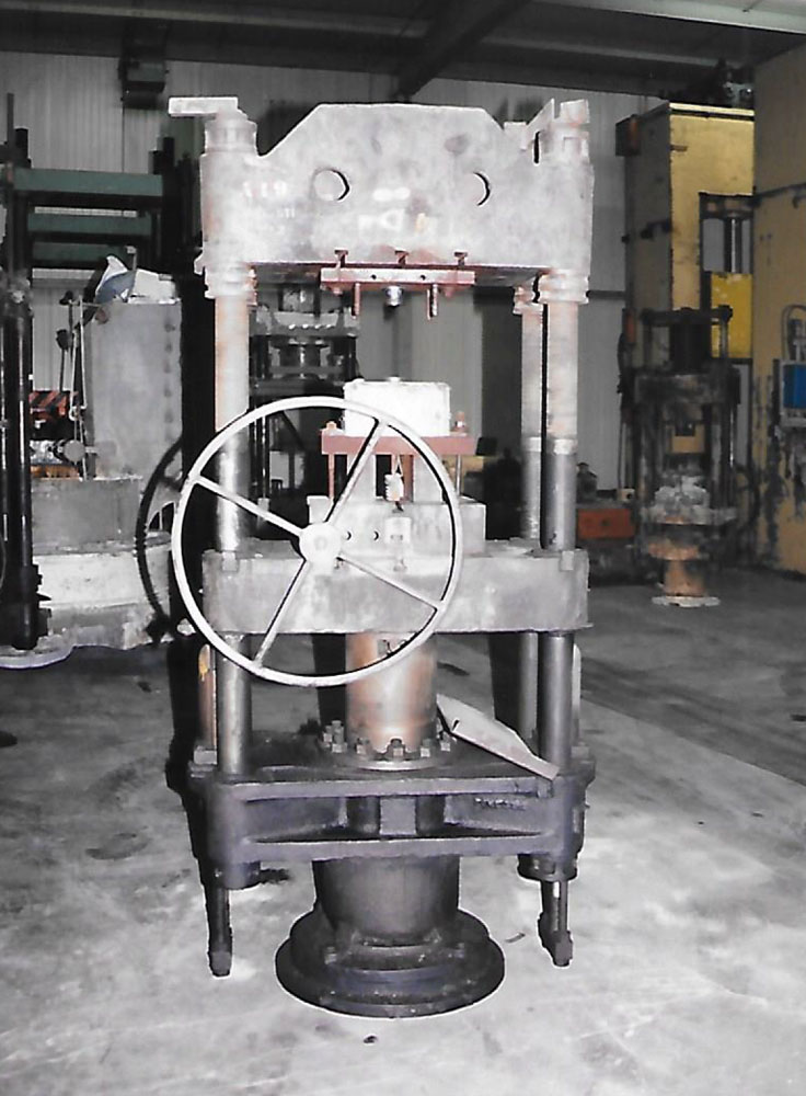 118 Ton, French Oil, 30.5" x20", upact 4-post, 12" stroke, 16" daylight, 10" ram, 48" work height, #78 - Image 1