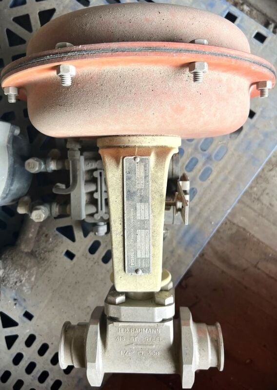 1.5" Fisher Baumann #54-24-588S, Stainless Steel pneumatic Control valve, w/ valve positioner - Image 1