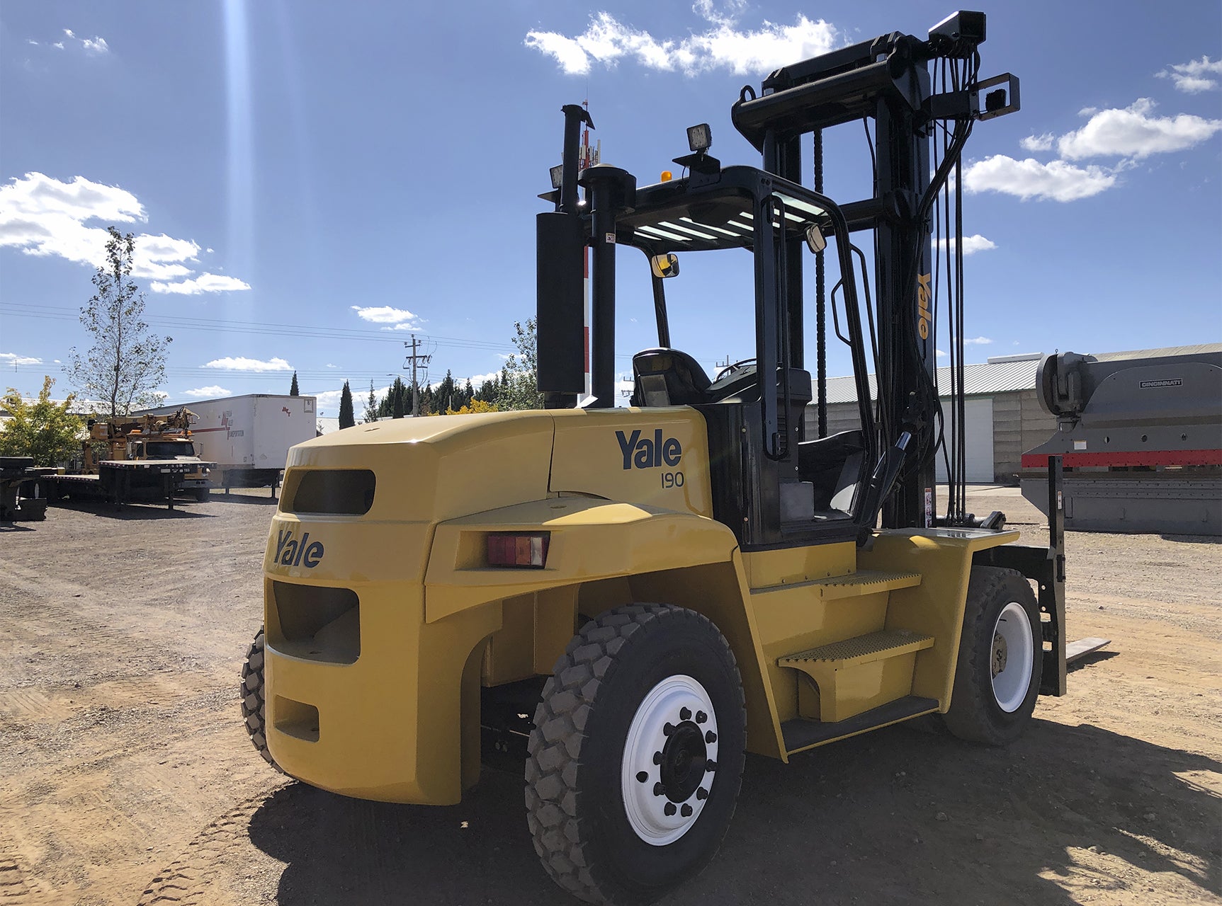 19000 lb. Yale #GDP190, forklift, 212" lift height, 8' forks, Perkins 6 cyl engine, diesel fuel, solid tires - Image 2