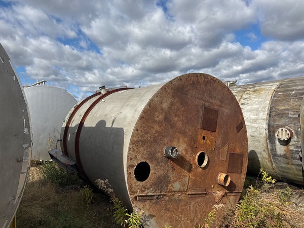 2600 gallon Vertical Stainless Steel tank, 7' diameter x 9' high, flat top - Image 1