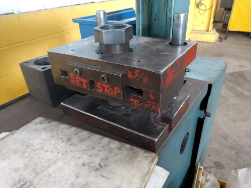 Scotchman #9012, hydraulic ironworker, 90 ton, 5 HP, foot pedal controls, 1996 - Image 9