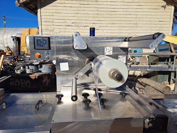 Kramer & Grebe + Grebe #VA-LS/480, Thermoformer, tooled 12" L x 9" width x 1.5 deep, 180 cfm pump, 18" width - Image 9