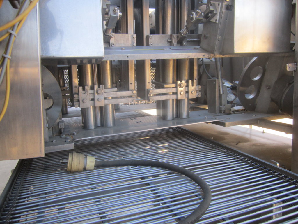 Grote #S/A-2225, Industrial Slicer, Stainless Steel, 2" x 30", 37" width x 9' 6" L stacking conveyor, 230V - Image 4