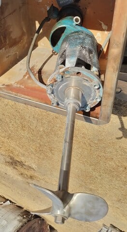 2000 gallon Stainless Steel Vertical Tank, Agitated, 6' 4" diameter x 9' straight side, 2 HP - Image 5