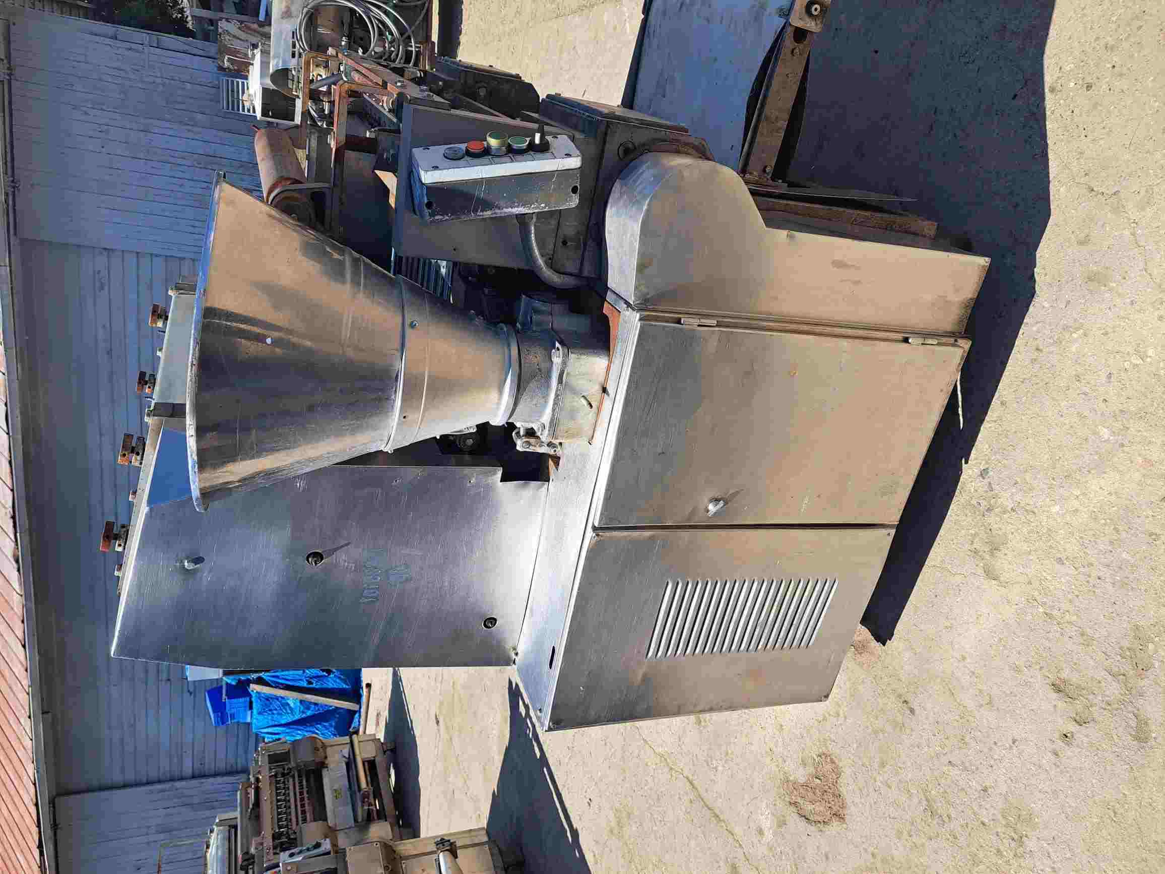 Toresani Pavan #MT600, Tortellini Pasta Machine, 4.687" diameter x 23.5" L double dough sheet rollers - Image 1