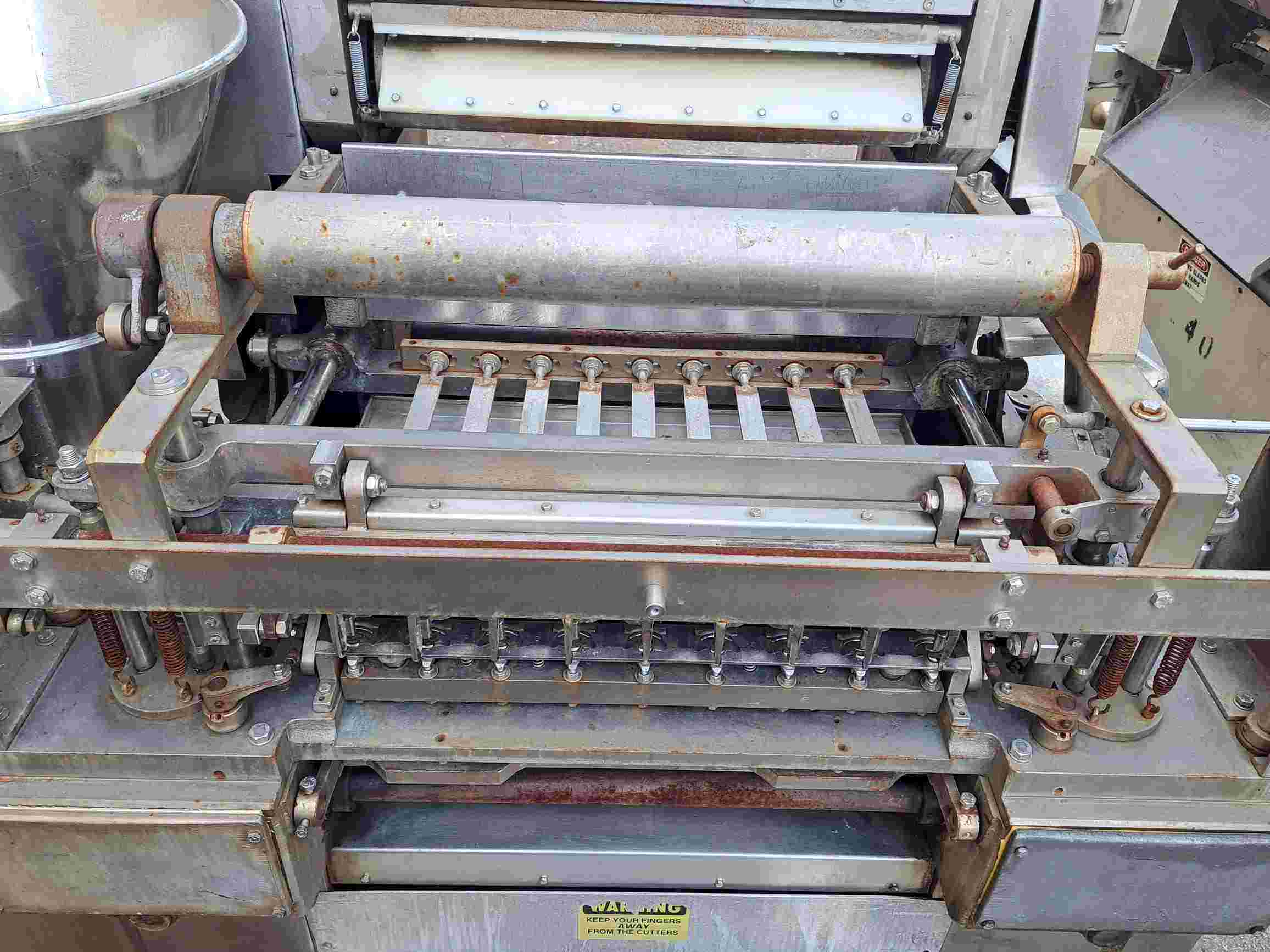 Toresani Pavan #MT600, Tortellini Pasta Machine, 4.687" diameter x 23.5" L double dough sheet rollers - Image 4