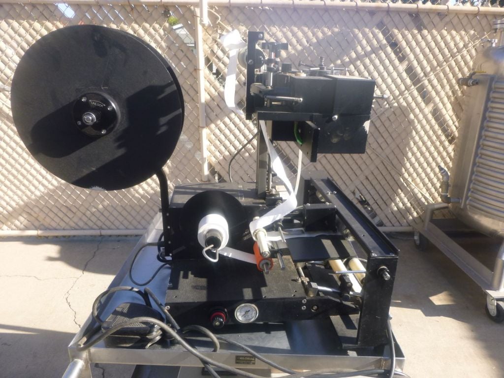 Auto Labe #550, Semi-Automatic Pressure Sensitive Wrap Around Labeler, 3/8"-4" diameter Label capacity, 5" - Image 1